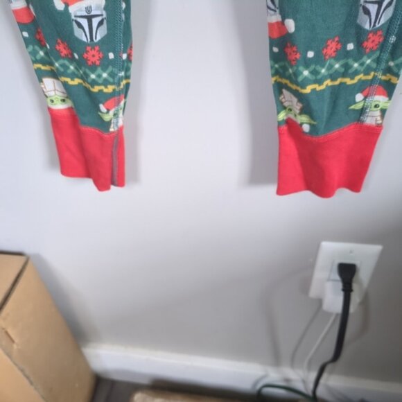 Hanna Andersson Star Wars Mandalorian Grogu Christmas Pajama Set Size XS Unisex - Picture 5 of 11